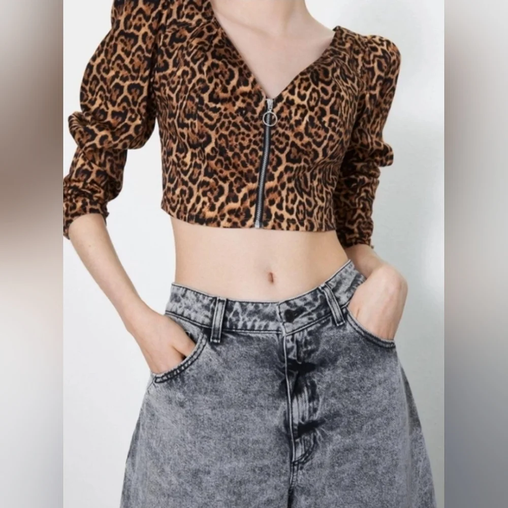 Zara Leopard Print Crop Top Size XS Bikercore Animal Print Zipper - Picture 4 of 5